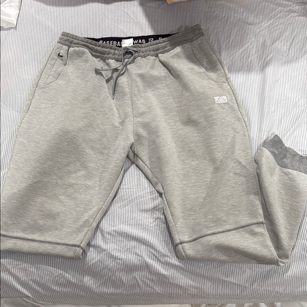 Gray Athletic Joggers with Elastic Waistband and Cuffed Ankles
